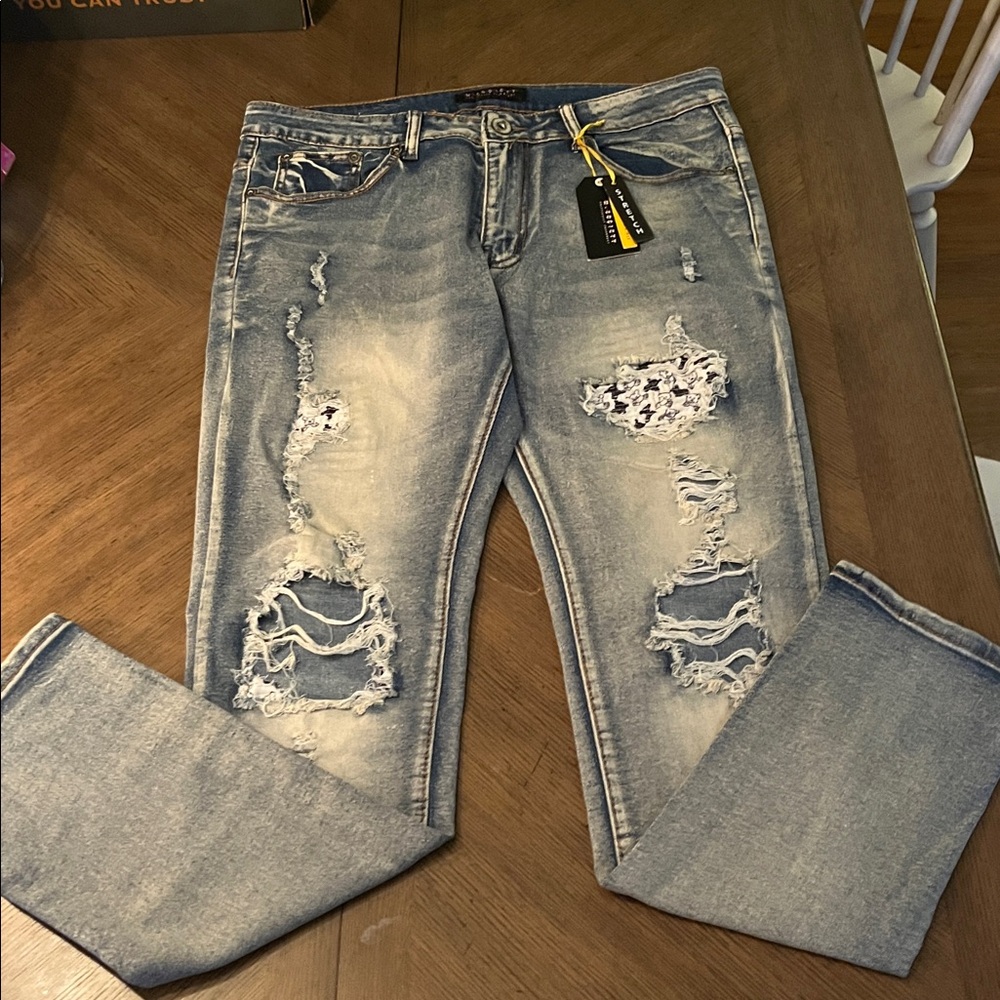 Society 34 x 32 Distressed Jeans
